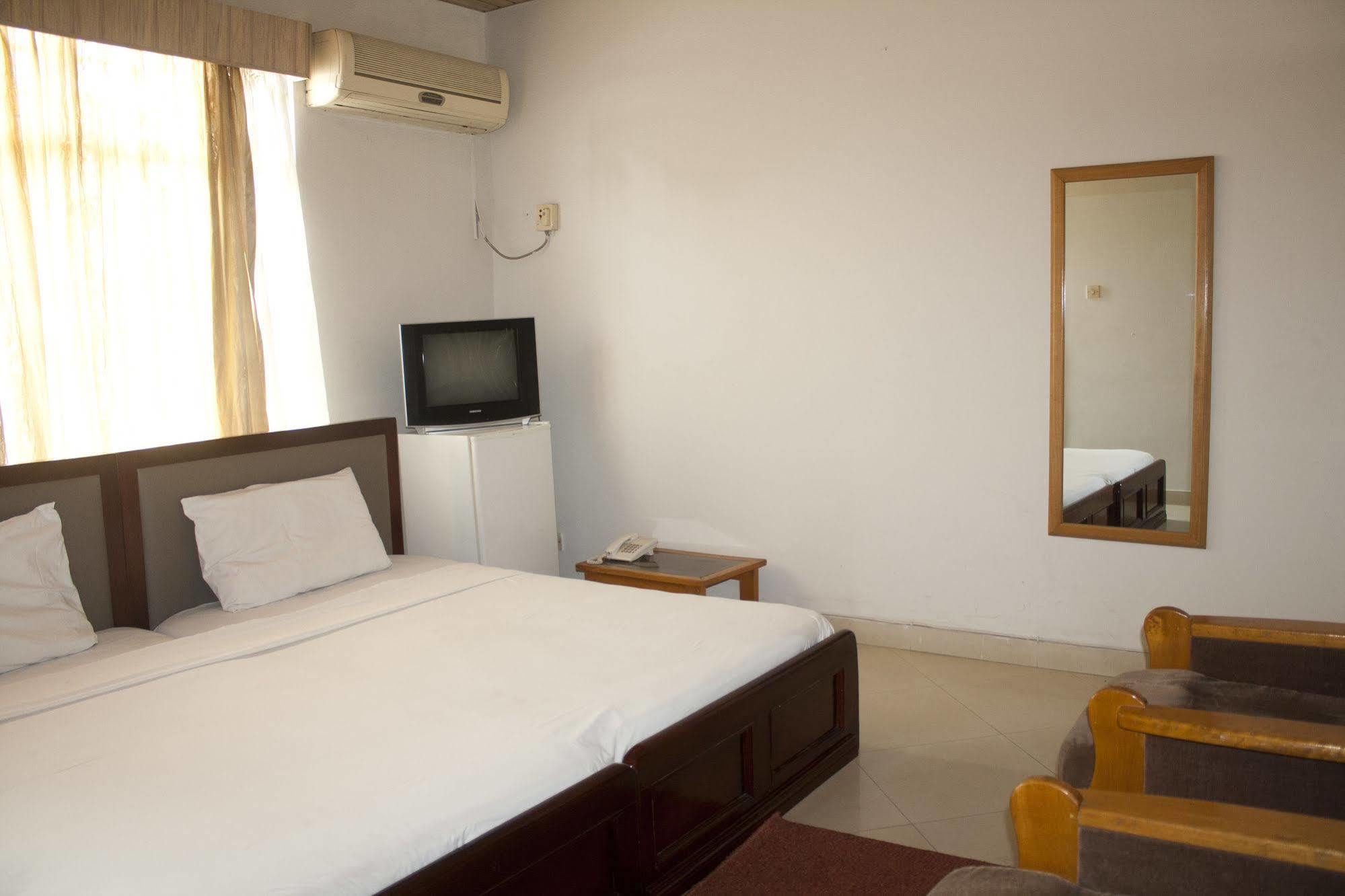 East Legon Guest Lodge Madina Exterior photo