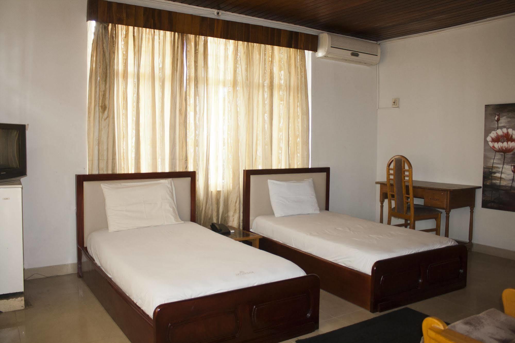 East Legon Guest Lodge Madina Exterior photo